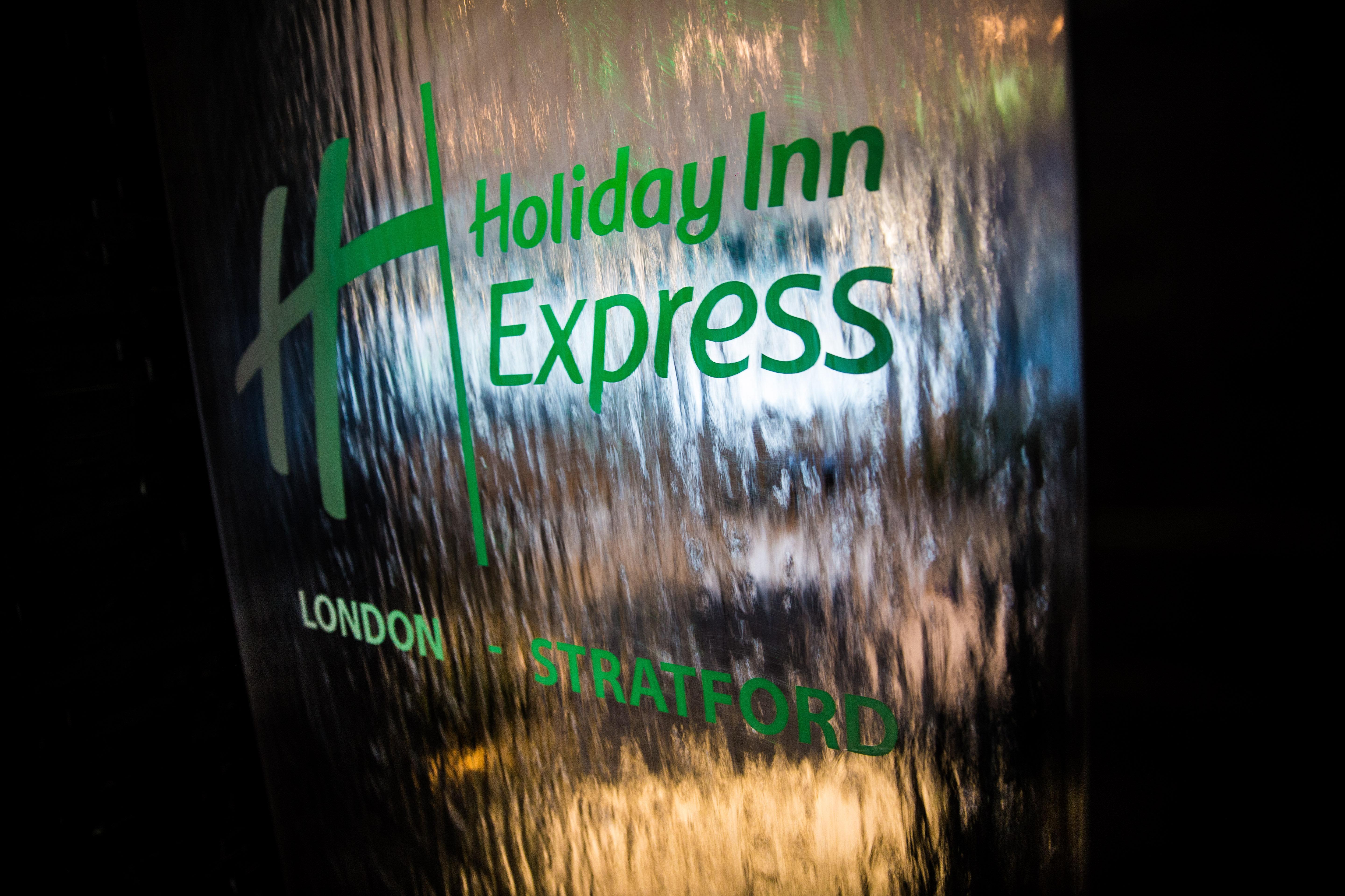 Holiday Inn Express London Stratford, An Ihg Hotel Exteriör bild